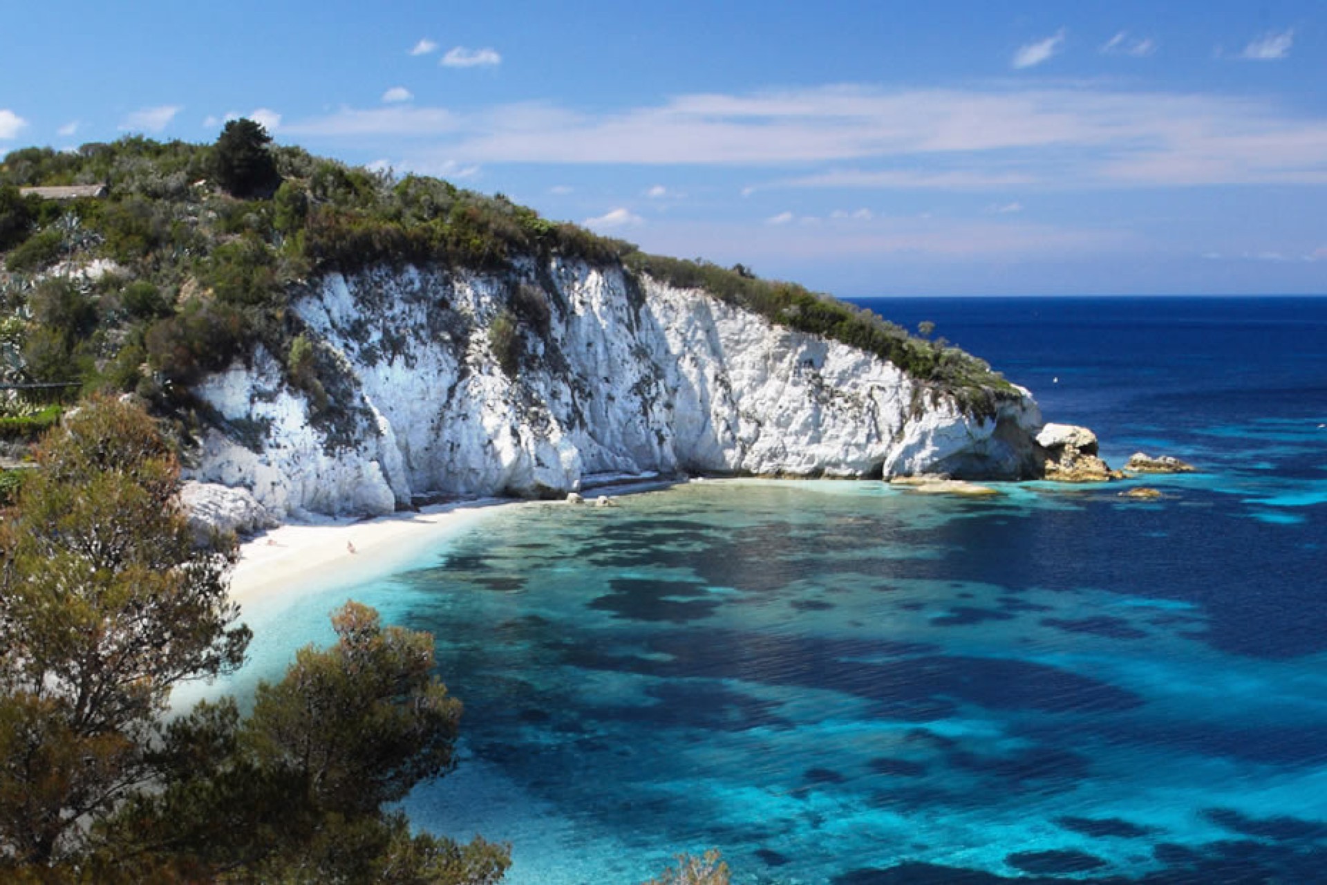 L'île d'Elbe MS YACHTS SPECIALISTE EN LOCATION CHARTER, VENTE ET